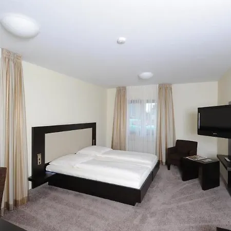 Hotel-restaurant Zur Post ホテル ボン